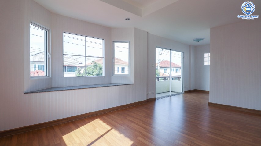 *****บ้านเดี่ยวมือสอง โครงการ ชวนชื่นกรีนบาวด์ กรุงเทพ-ปทุมธานี เนื้อที่ 56.2 ตร.ว. ฟังก์ชัน 3 ห้องนอน 3 ห้องน้ำ 2 ที่จอด บ้านสวยพร้อมเข้าอยู่ ภายในโครงการสภาพแวดล้อมดีมาก ใกล้สนามกอล์ฟ บนทำเลเดินทางสะดวก เชื่อมต่อถนนหลายเส้นทาง ใกล้จุดขึ้นทางด่วน "อุดรรัถยา"